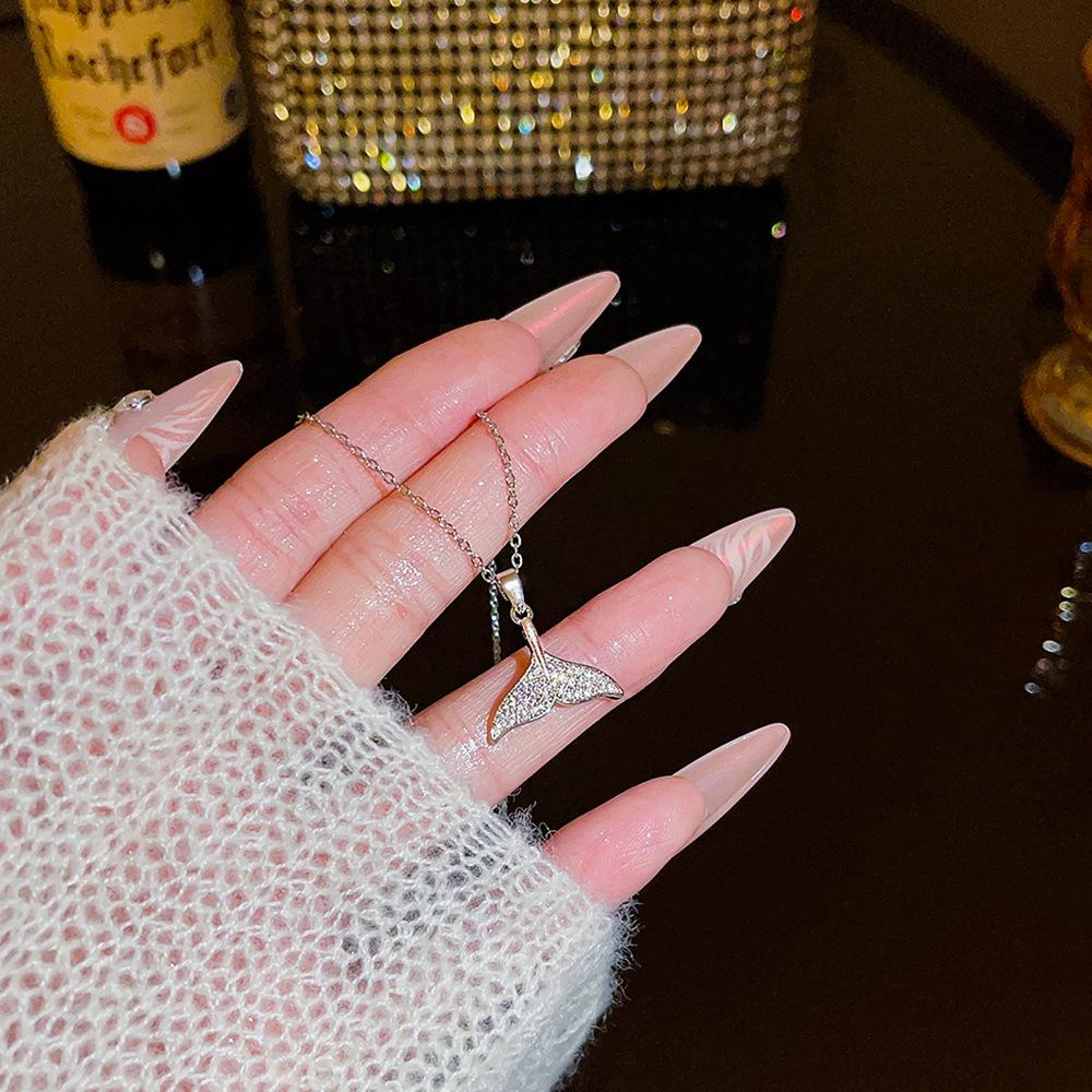 Fashion Light Luxury Titanium Steel Necklace Women'S High-End Pendant Sweet Temperament Collarbone Chain Does Not Fade Accessories