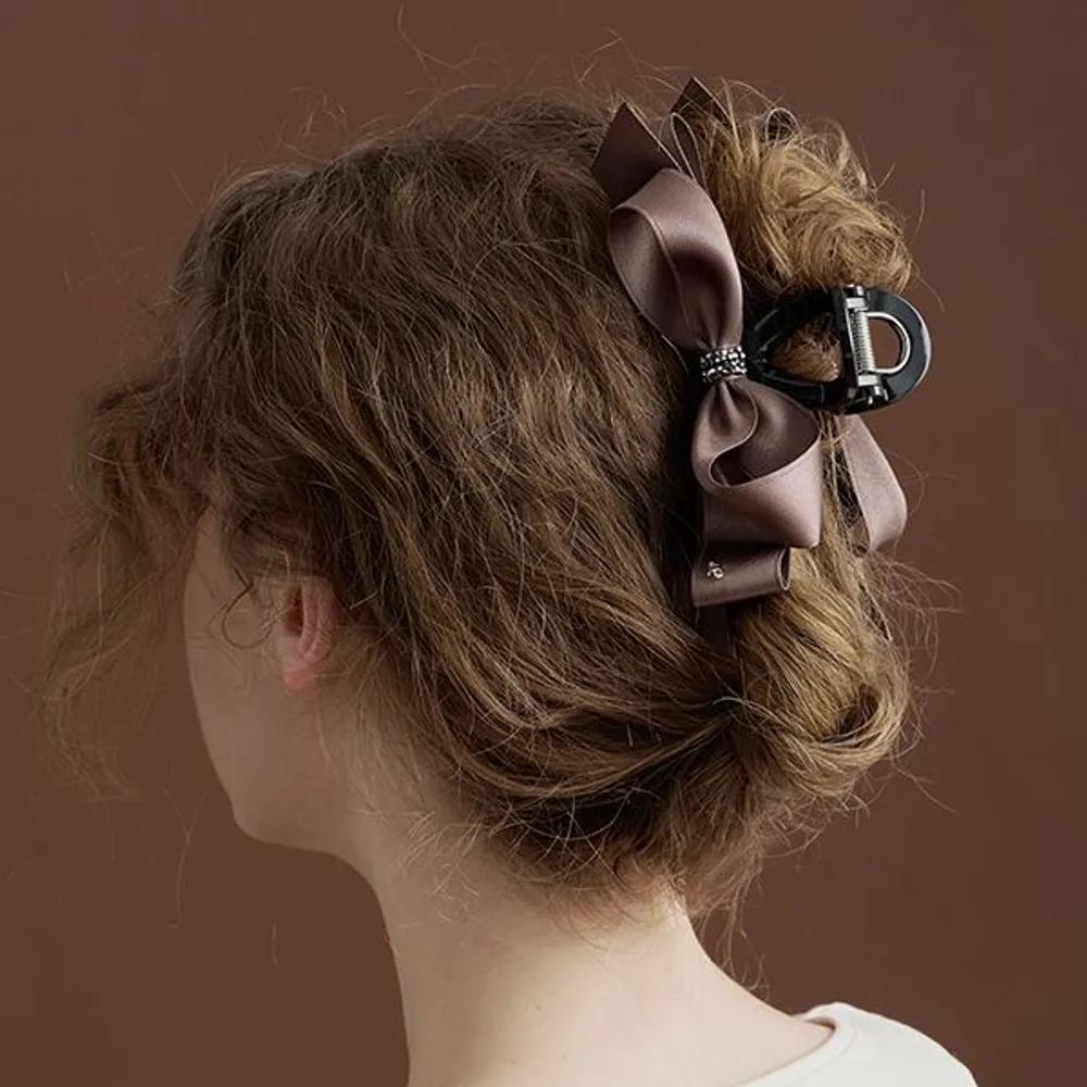 Muted Ribbon Crystal Hair Clip JP-25-126CC black