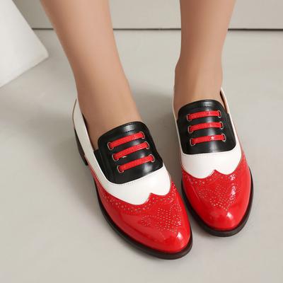 Bequeme Retro-Damenschuhe, Oxfords, Wingtips, Brogues, niedrige Absätze, verschiedene Farben, ideal für Business, formelle Anlässe und Dates.