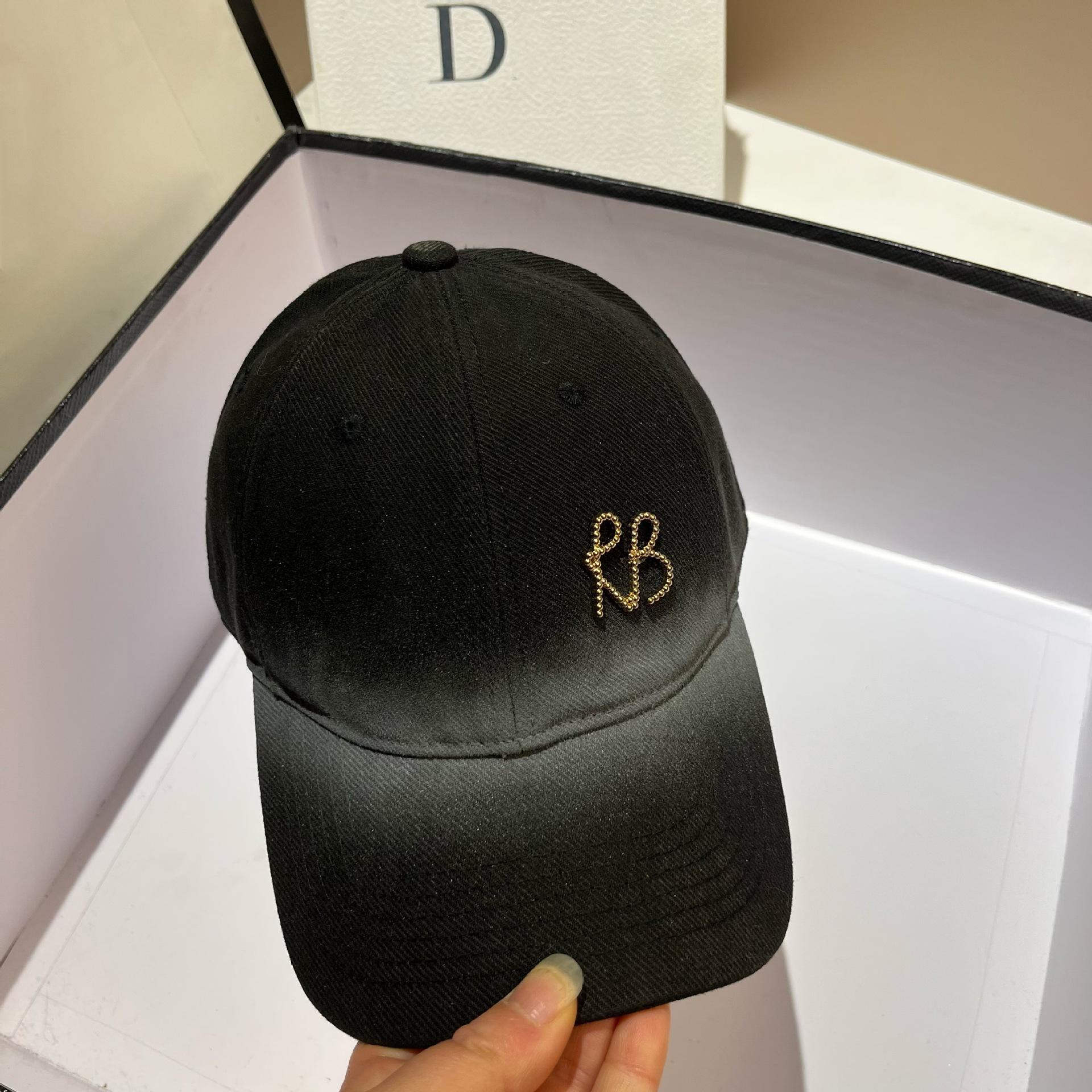 

R Gradual Change Smudge Baseball Cap Spring And Summer Outdoor Sports And Leisure Cap Versatile Cap Adjustable