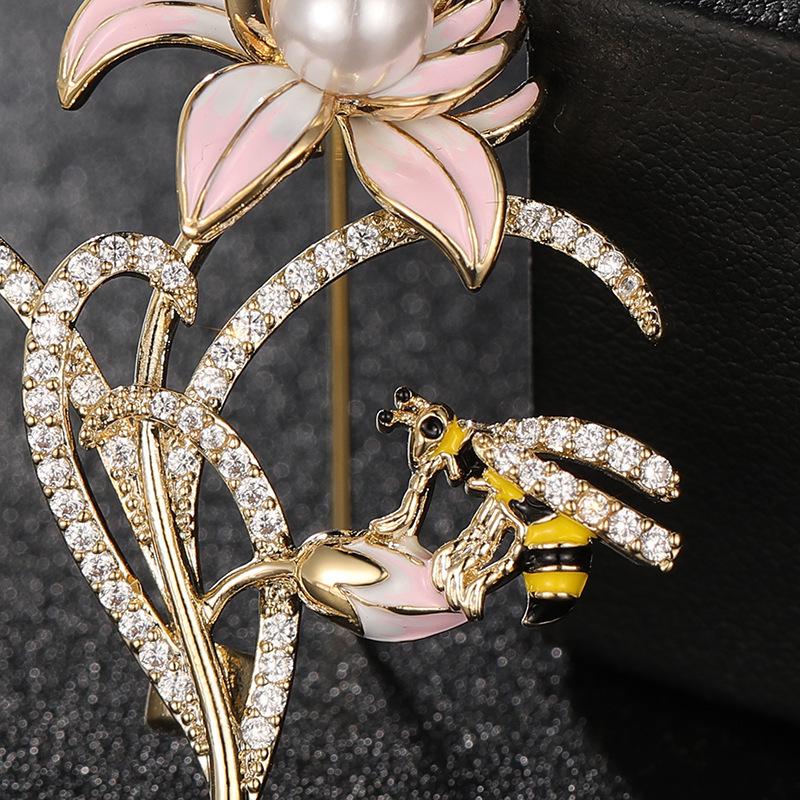 Bo Xin Yun Elegant Peony Pearl & Zircon Bee Brooch