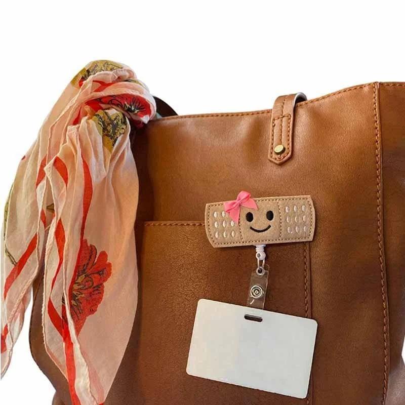 Niedlicher, bestickter Abzeichenhalter mit einziehbarem Lanyard für medizinisches Personal, Studenten und Büroangestellte