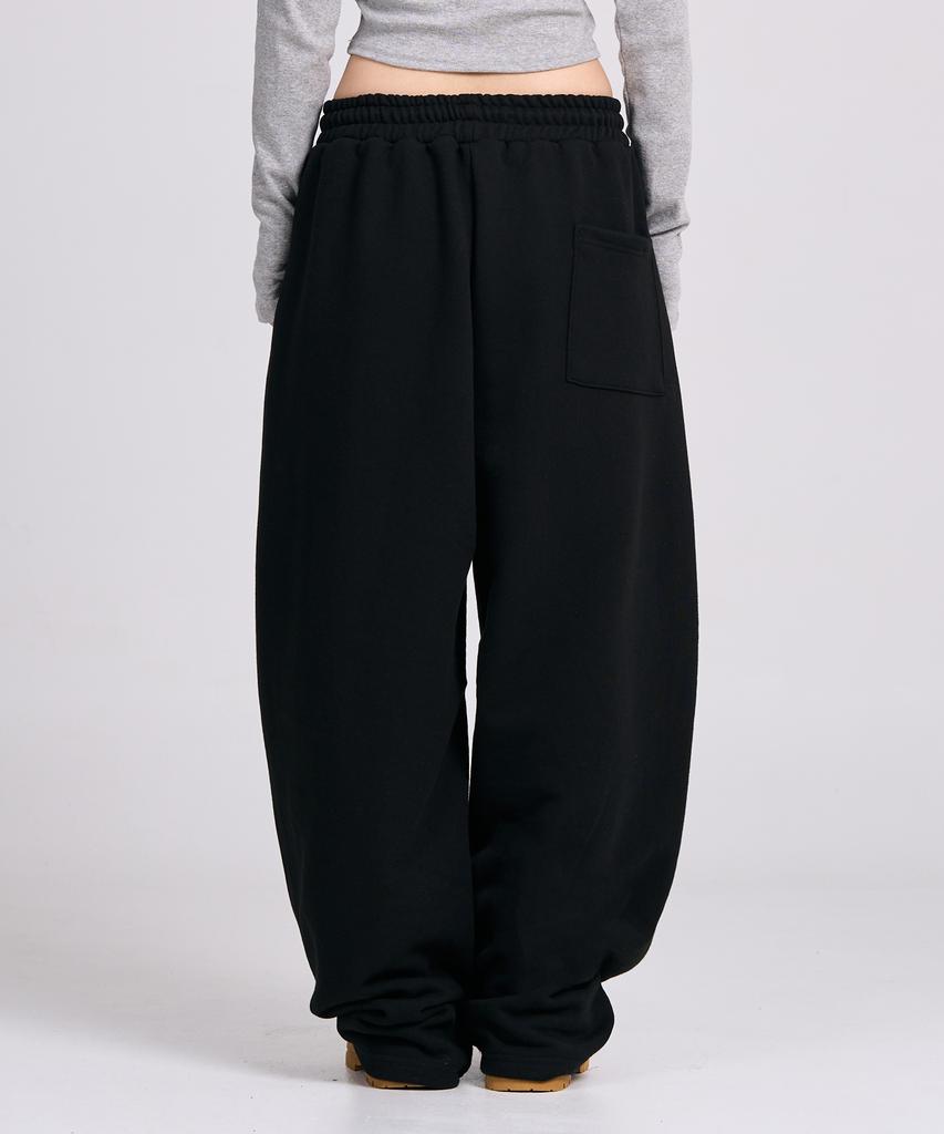Osillos D20 One-Pleat Wide Loose Fit Sweatpants_Black