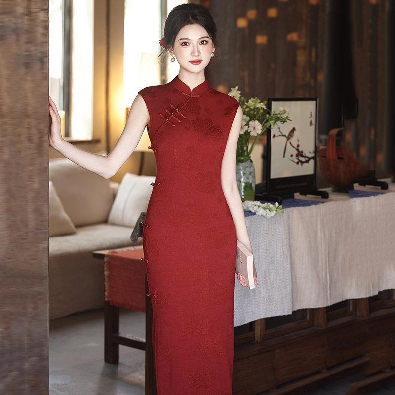 Red Sleeveless Modern Chinese-Inspired Long Cheongsam Dress Women 2026 Stylish Vintage Fit Small