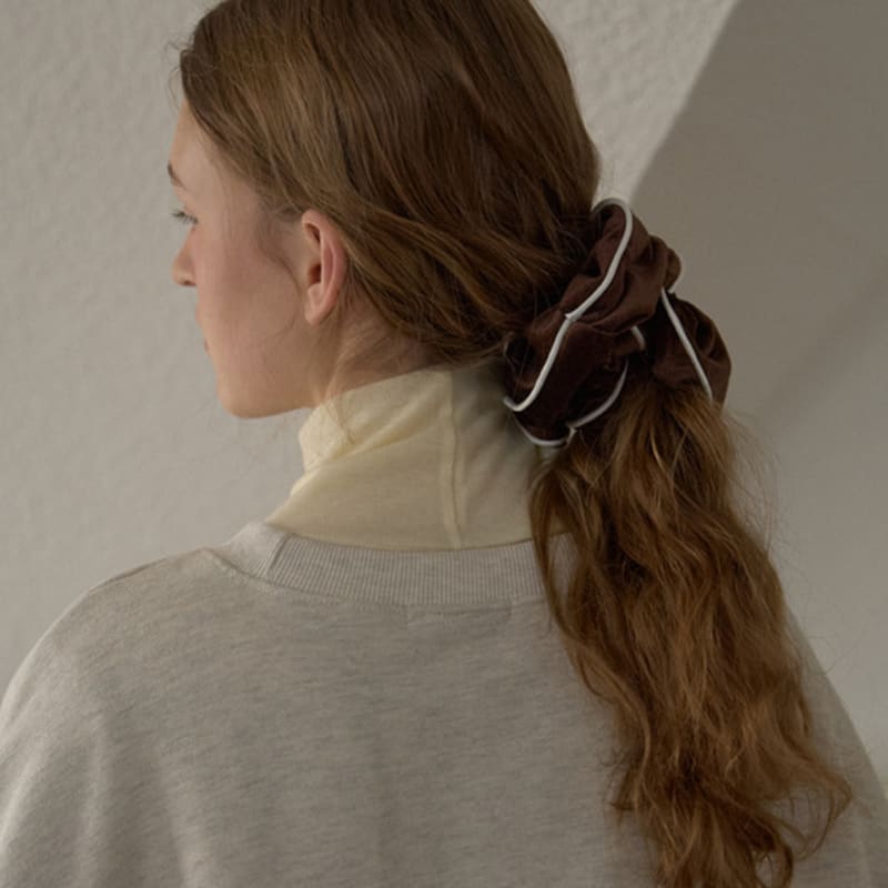 ANOETIC ANC PIPING VELVET SCRUNCHIE_2COLOR