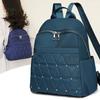 Modischer Rucksack mit Nietendekoration für Damen, großes Fassungsvermögen, einfarbig, Nylon-Rucksack, neue luxuriöse, lässige Reise-Schultertaschen