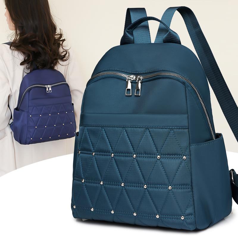 Modischer Rucksack mit Nietendekoration für Damen, großes Fassungsvermögen, einfarbig, Nylon-Rucksack, neue luxuriöse, lässige Reise-Schultertaschen