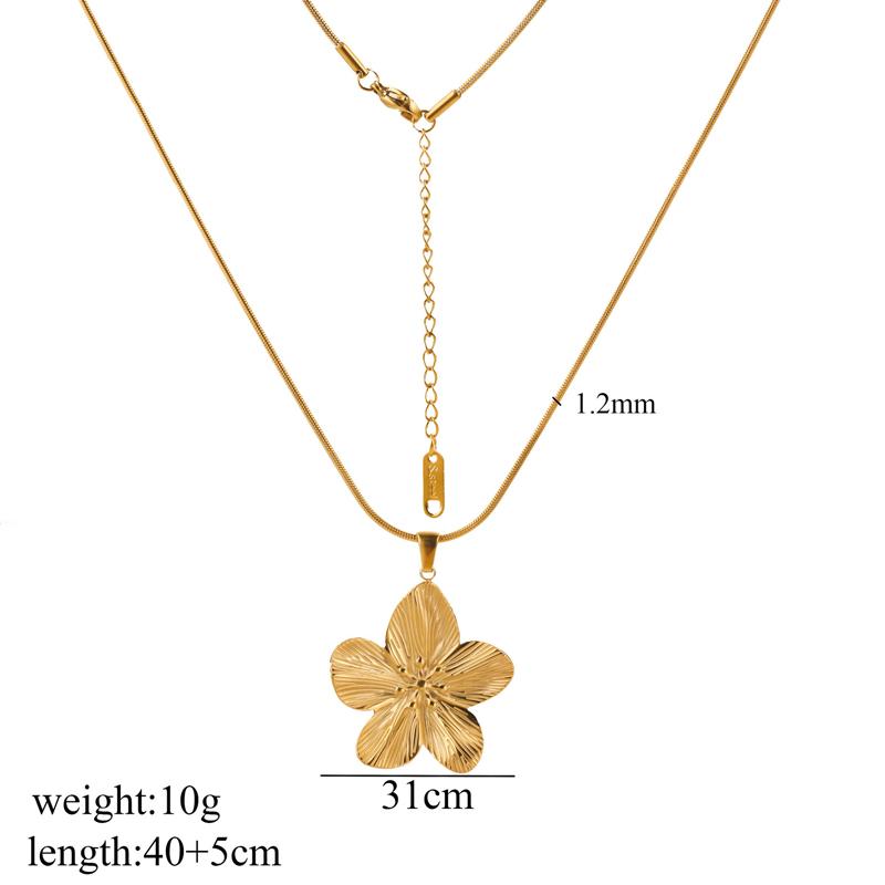 Vintage Stainless Steel Flower Pendant Necklace for Women Gold Plated Floral Metal Snake Chain Necklace Aesthetic Jewelry Gifts