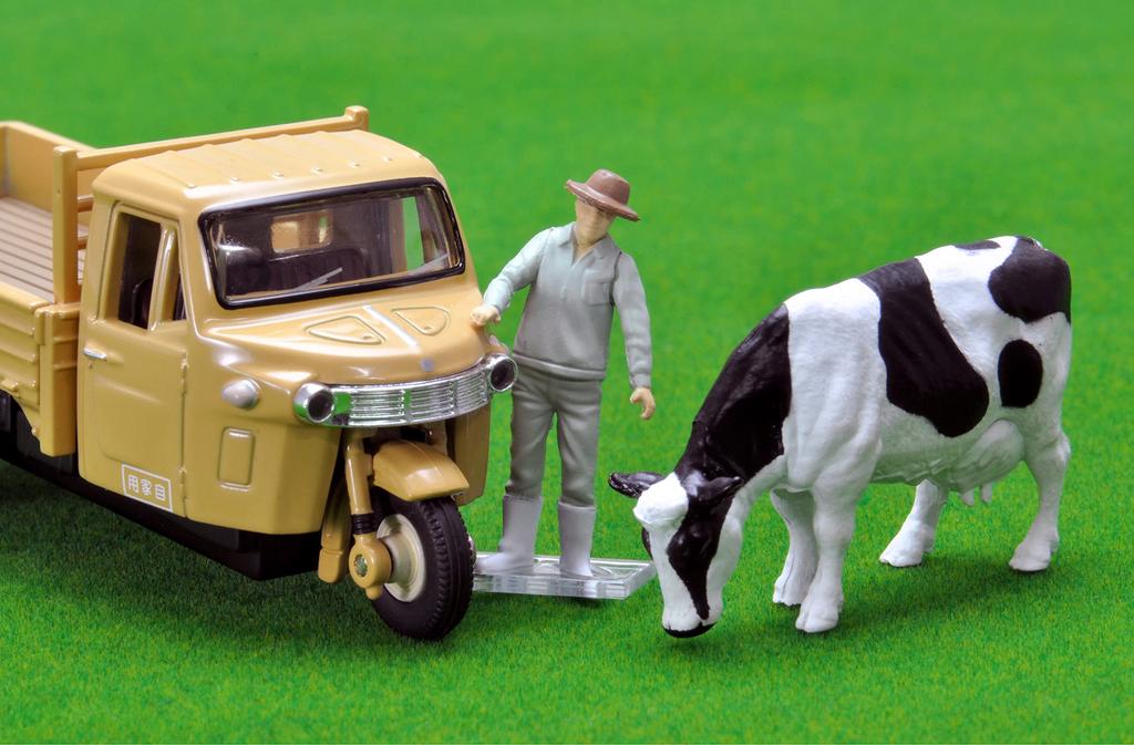 Tomica Limited Vintage Daihatsu CO10T Brown with Figure Finished Product 320104 1/64 LV-12d
