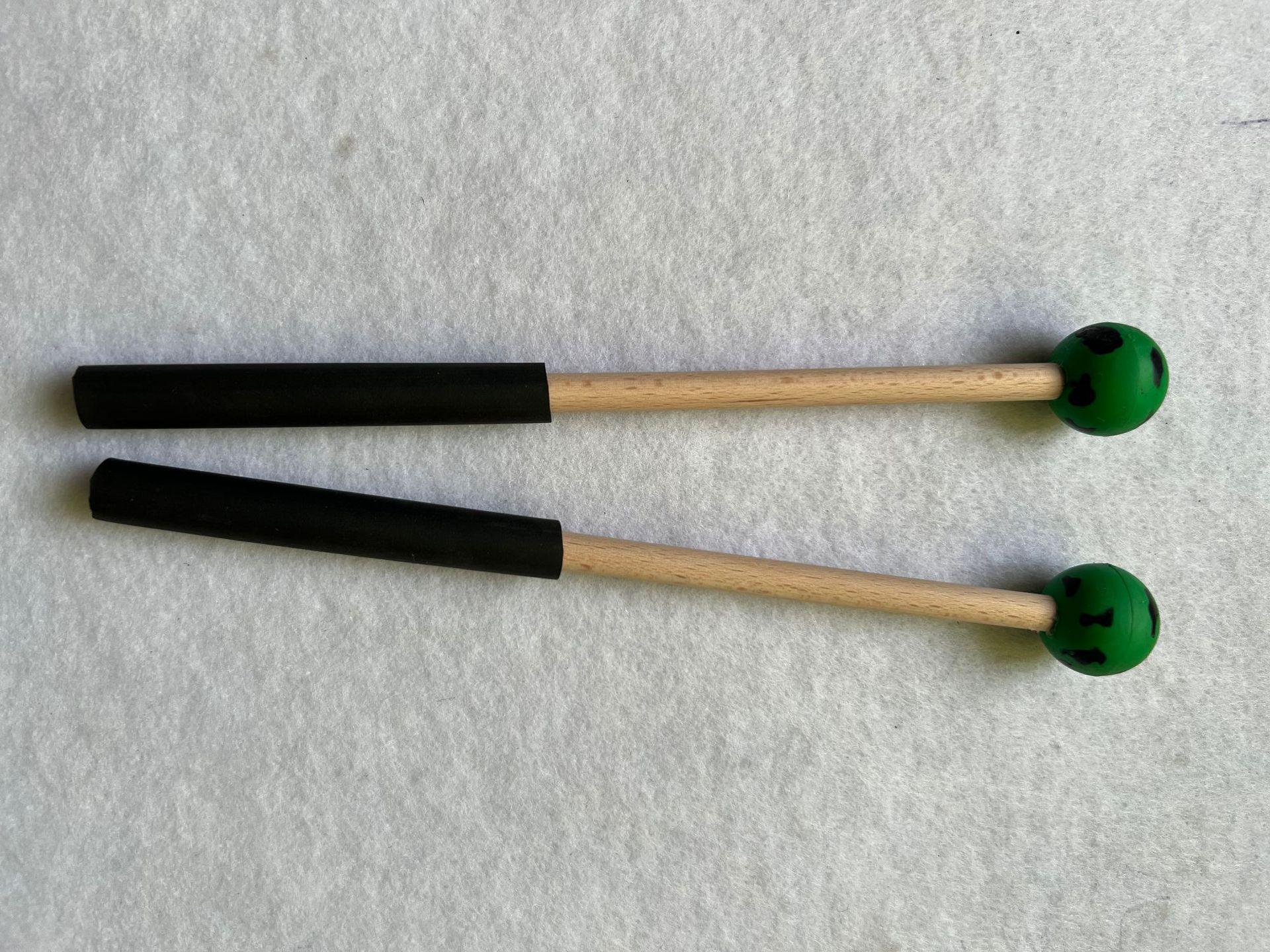 

Ethereal Drumsticks Set: Anti-slip Wooden Handle with Rubber Hammer Head - 2 Pieces Anti-slip Handle, Cow Pattern зелений