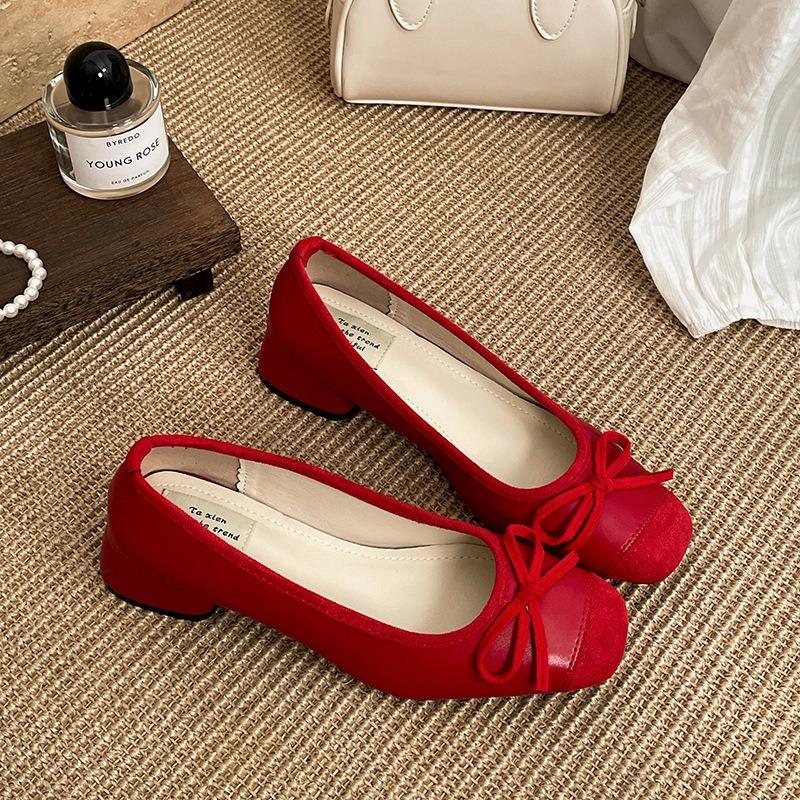 Ретро туфли-лодочки с мелким вырезом и толстой подошвой новая обувь с увеличением роста 35 красный 2449₽