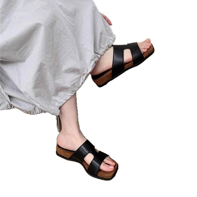 French small sandals platform slippers women's summer wear 2025 new with skirt high-end cool slippers beach sandals