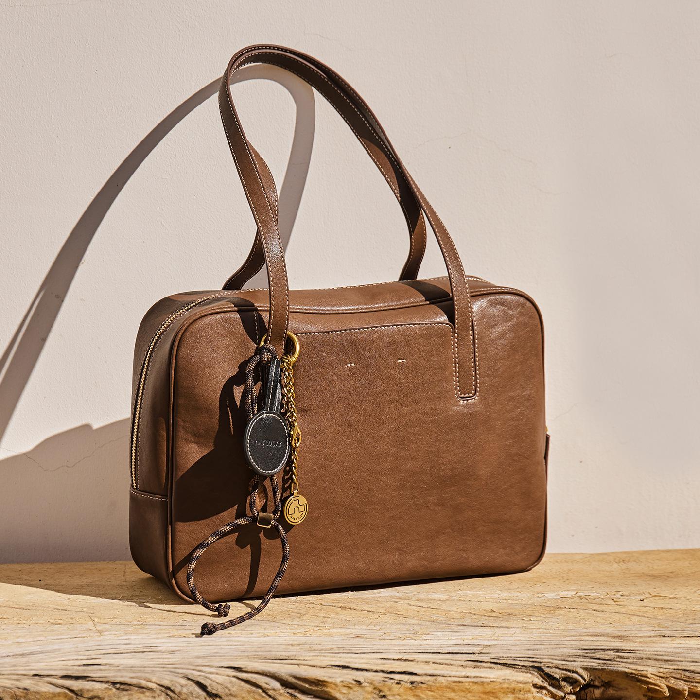 

2025 New Vintage Vegetable-Tanned Leather Bowling Bag for Women, Commuter Crossbody Bag, Trendy High-End Handbag Wide33CM*Thick11CM*High25