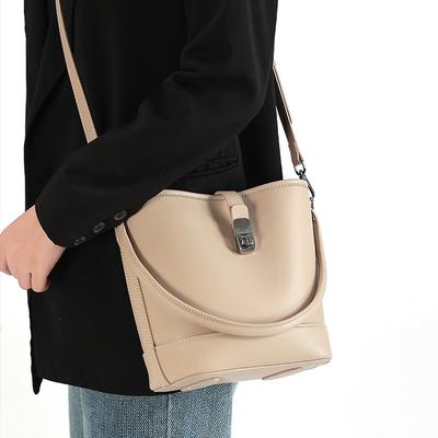 High-quality Cowhide Bucket Bag, New Leather Women's Bag, Commuter Handbag, Niche Design, Shoulder Messenger Bag.