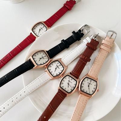 Watch Female Simple Temperament Wind Junior High School High School Student Retro Literary Digital Small Dial Versatile Quartz Watch
