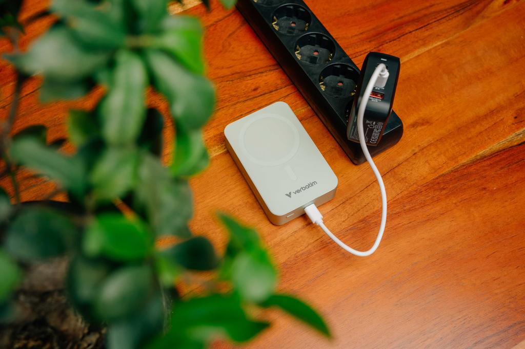 Powerbank Verbatim Charge 'n' Go Essentials Magnetic Wireless 20000mAh USB-C PD 3.0 Green