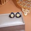 Temperament Graceful Flower Heart Metallic Stud Earrings Latest Korean Style Brincos Jewelry Black WhiteElegant Stud