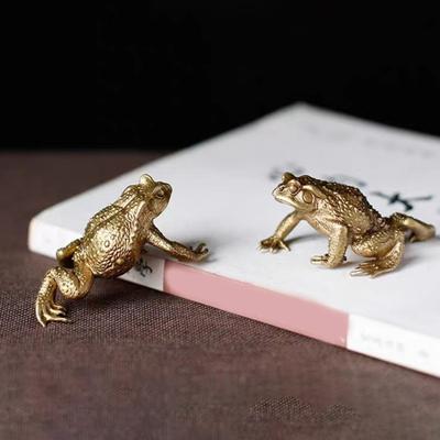 Brass Toad Figurine Brass Lucky Animal Frog Figure Model Statue Sculpture Toy Desktop Feng Shui Decoration Ornament Festival Gift