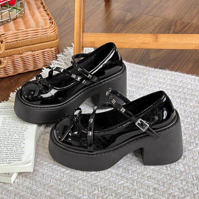 

Черные туфли в стиле Лолита 2000 года. Женские туфли Мэри Джейн на толстой платформе. Готический дизайн с металлическими заклепками. Толстый каблук. Форменные туфли JK. 35 чёрный