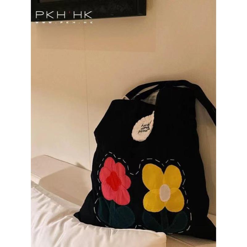 

Japanese niche hand-embroidered contrasting colors cute flower small flower shoulder canvas bag B