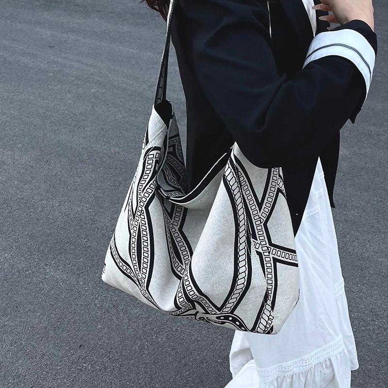 Retro Casual Tote Bag Fashiable Design Canvas Bag New Style Printed Shoulder Bag Large Capacity Ctrasting Handbags For Women