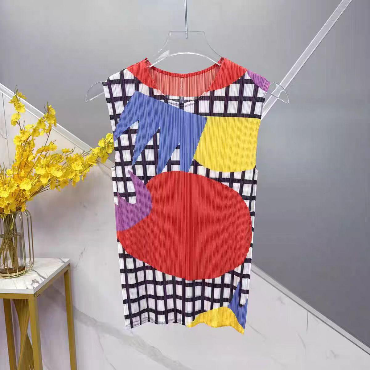 

Plus Size Geometric Plaid Short Sleeve Top & Skirt Set - Elegant and Slimming One Size