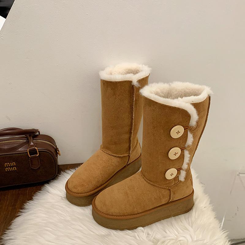 

Модные ботфорты до колена 2025 зима новые на трех пуговицах теплые утолщенные зимние сапоги универсальные хлопковые ботинки в северо-восточном стиле 40 малиновый