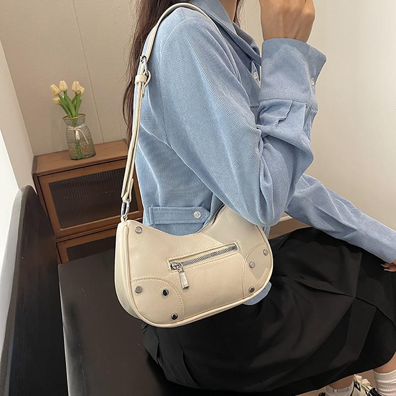 Design Sense High Street Rivet Underarm Bag Fashion Korean Spice Girls All-match Shoulder Bag  New Commuter Crossbody Pack