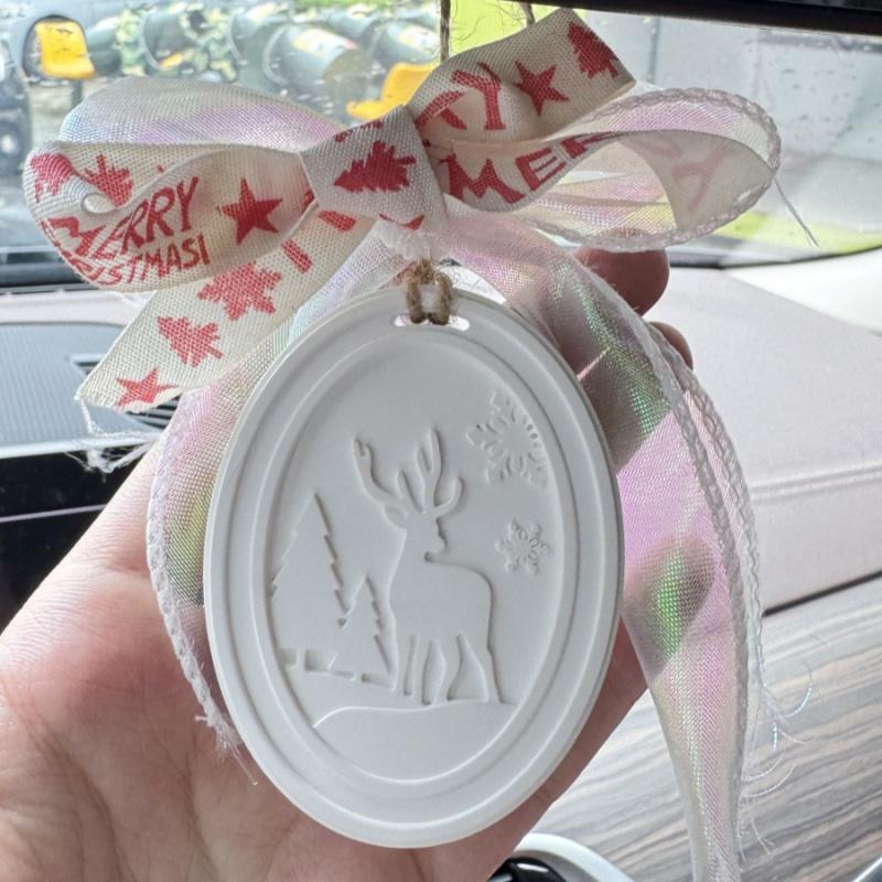 1pcChristmas Reindeer Car Plaster Aromatherapy Car Interior Christmas Tree Hanging Decoration Bathroom Bedroom Wardrobe Diffuser