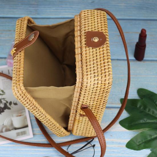Ręcznie tkana okrągła torba rattanowa z paskiem na ramię Duża pojemność Naturalny szyk Do użytku w podróży