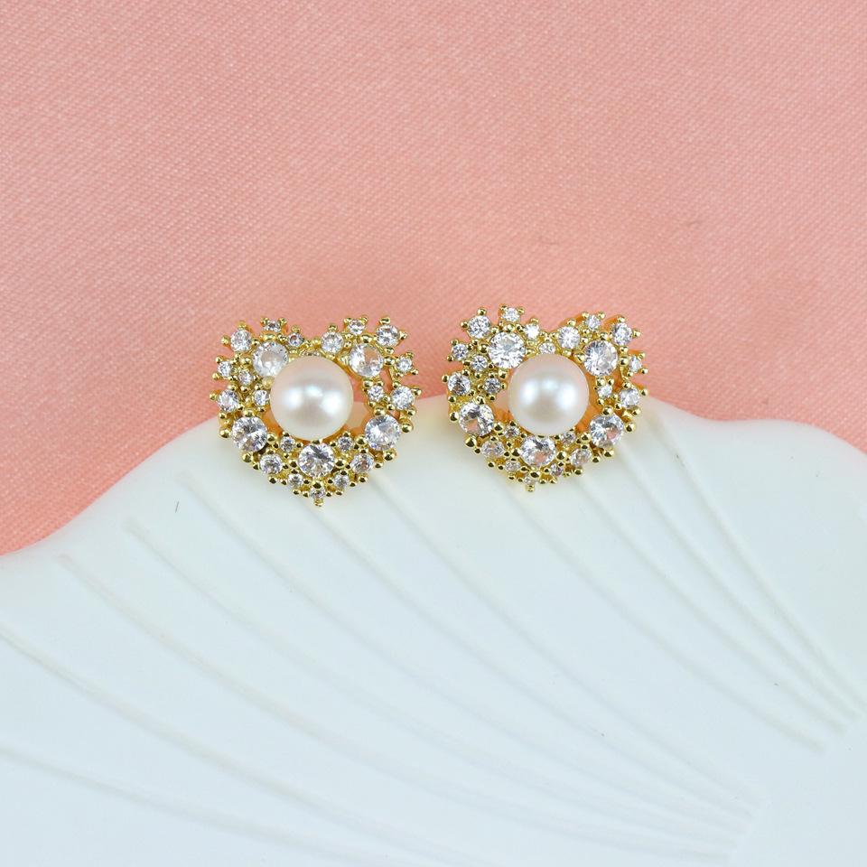 French Retro Freshwater Pearl & Zircon Stud Earrings - Exquisite Light Luxury Accessories for Women