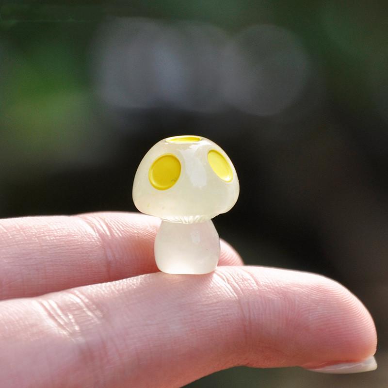 

5Pcs Mini Luminous Mushroom Home Decor Moss Landscape Ornaments Glowing Potted Ornament Miniature Gardening Fairy Garden 5Pcs