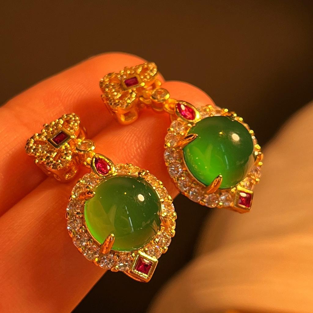 Full Green, Yang Green, Natural Agate Green Chalcedony Earrings, Women'S Opening Is Slightly Inlaid, And The Real Shot Is Fidelity.