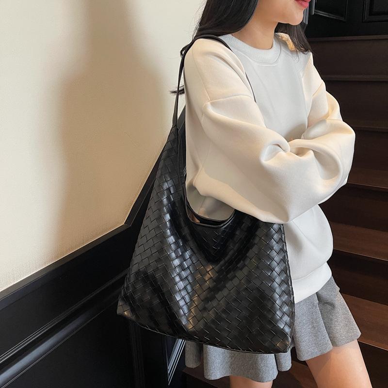 Premium sense woven pattern large capacity tote bag women's 2025 new light luxury temperament commuter single shoulder underarm women's bag