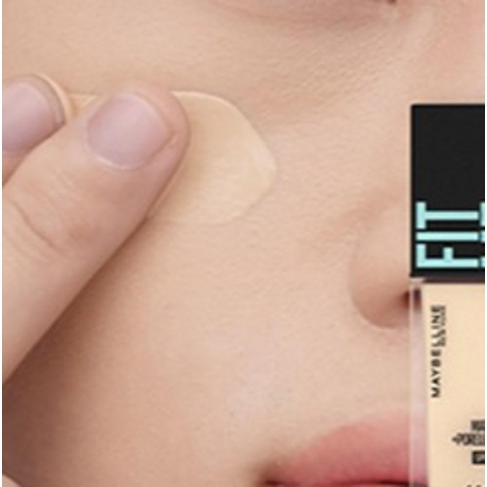 Maybelline Fit Me Mat Poreless SPF 22, No. 118 Light Beige, 1 Piece