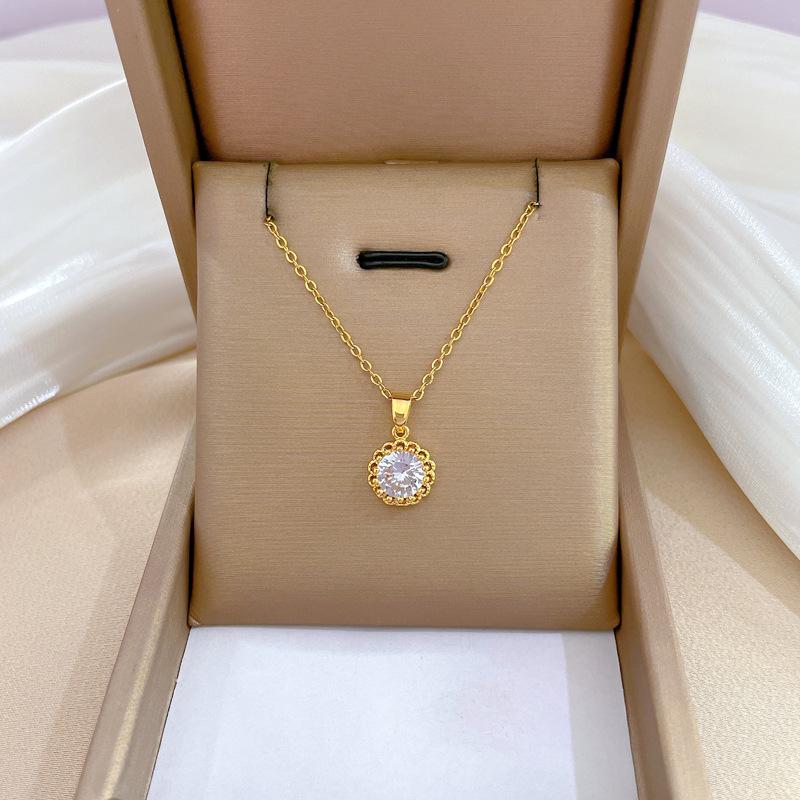 Light Luxury Temperament Real Gold Gorgeous Empty Zircon Necklace Female Versatile Clavicle Chain Titanium Steel Chain