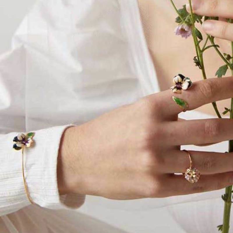 Ollia Pansy Flower Daily Point Fashion Bracelet