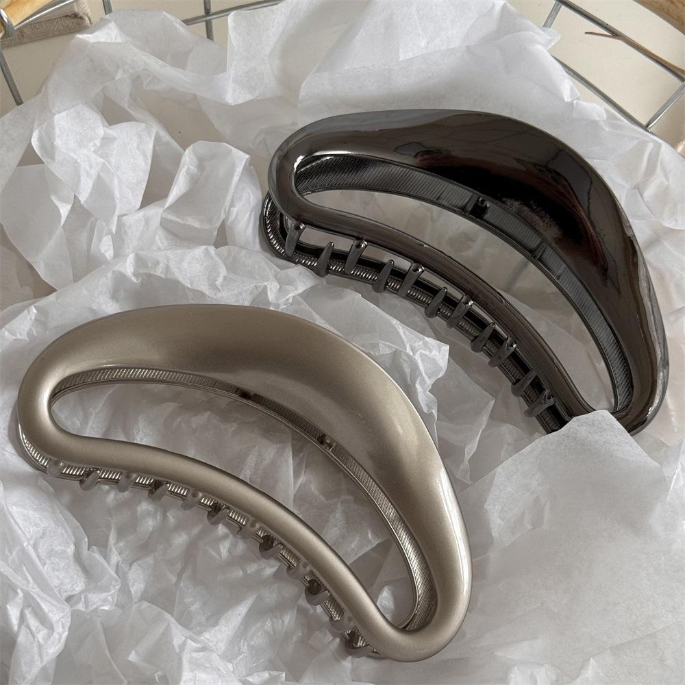 Alloy Hollow Moon Hair Claw Clip Retro Temperament Hair Claw Clip for Women Spring Summer Vintage Back Head Hair Styling Clip