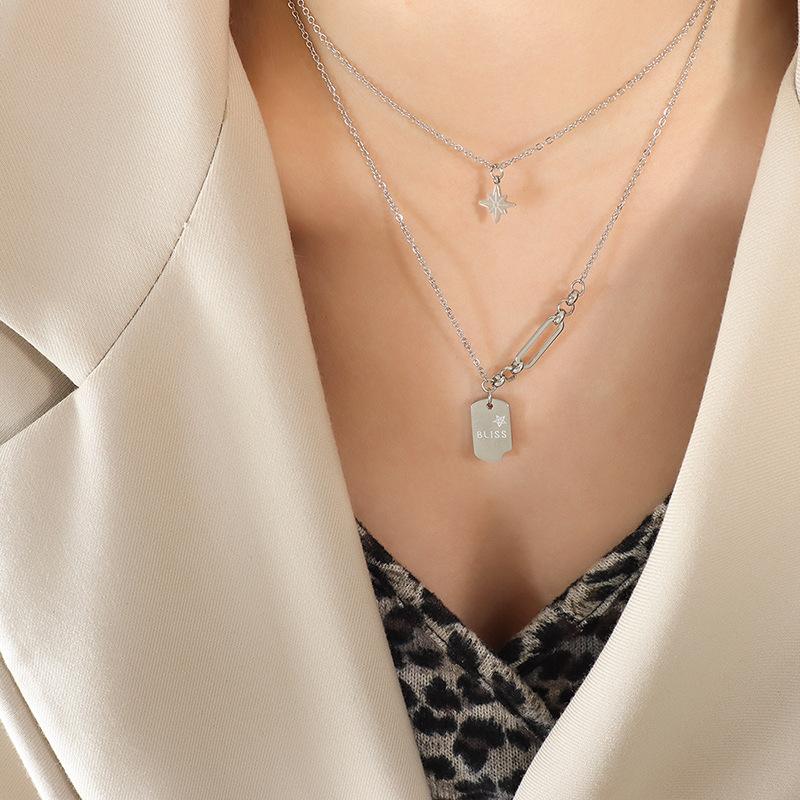 Collier Pendentif Marque Xingmang Carré Style Coréen Mode Polyvalent Double Couche Acier Titane Plaqué Or 18K Chaîne Pull Empilée Femmes