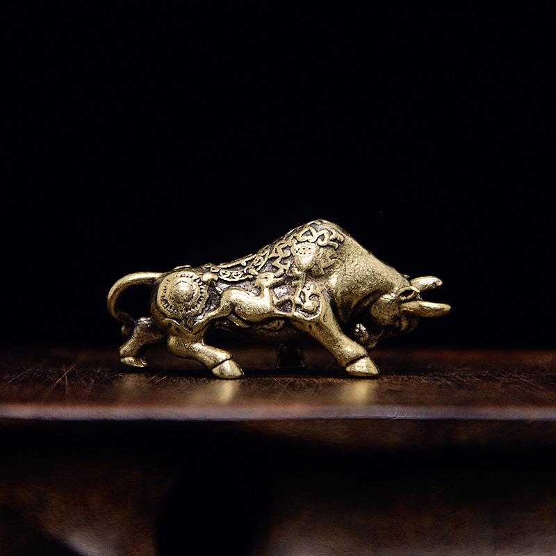 Retro ottone toro ornamento scultura rame ornamenti in miniatura decorazione da scrivania ricchi ornamenti di mucca piccoli regali creativi
