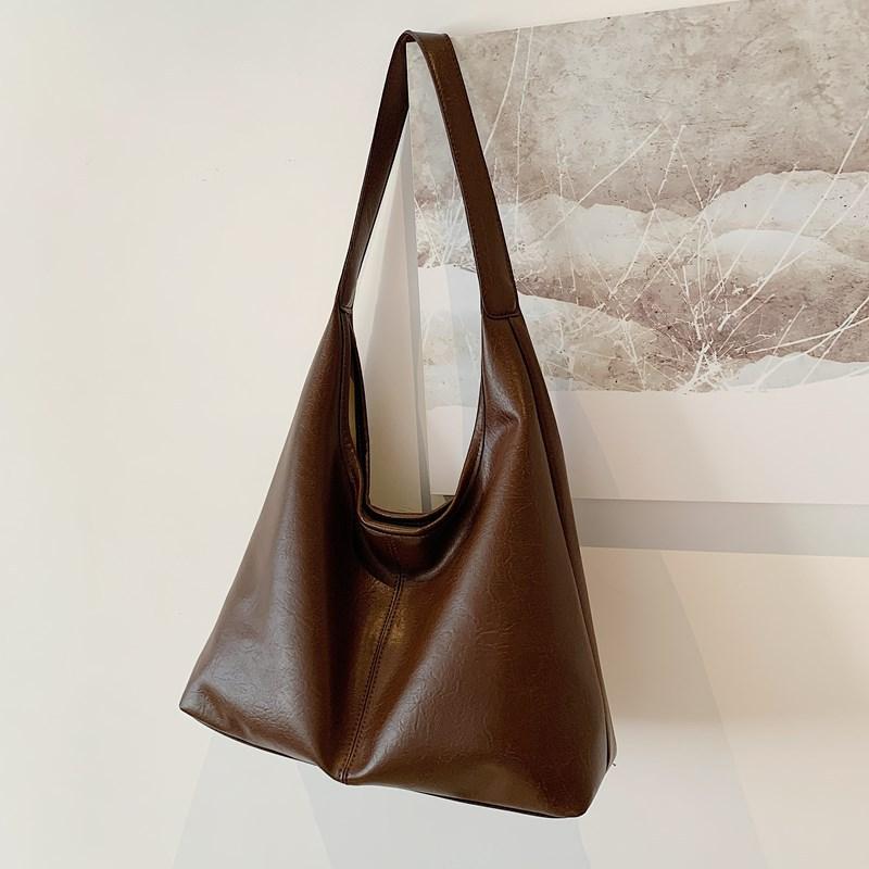 

Простая нишевая дизайнерская большая сумка большой вместимости женская сумка 2025 осенняя модель в иностранном стиле сумка-тоут модная сумка через плечо