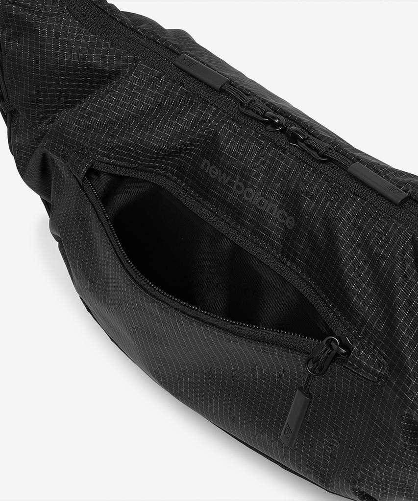 New Balance Nbgcgs1103 / Ess Hobo Crossbody Bag (Black)