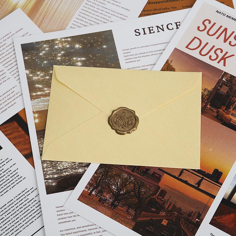 Retro Linen Texture Love Letter Set: Western Style Triangular Envelopes with Specialty Storage