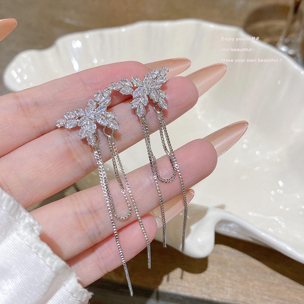 Koreanische Socialite Leichter Luxus Quastenohrringe – Herbst/Winter Silber Stecker für Damen