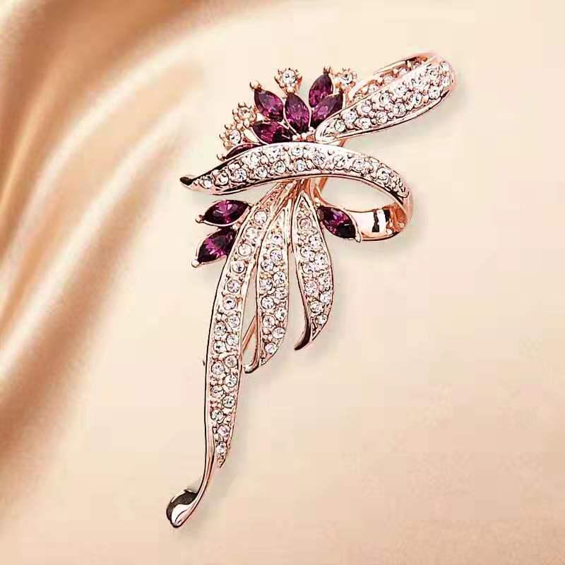 Elegant Women's Pearl & Rhinestone Cartoon Brooch Scarf Buckle with Diamond-Studded Alloy Corsage