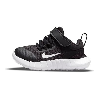 Zapatillas de deporte para bebé Free RN 2021 TD en color negro, gris humo oscuro, gris humo claro y blanco CZ3997-001