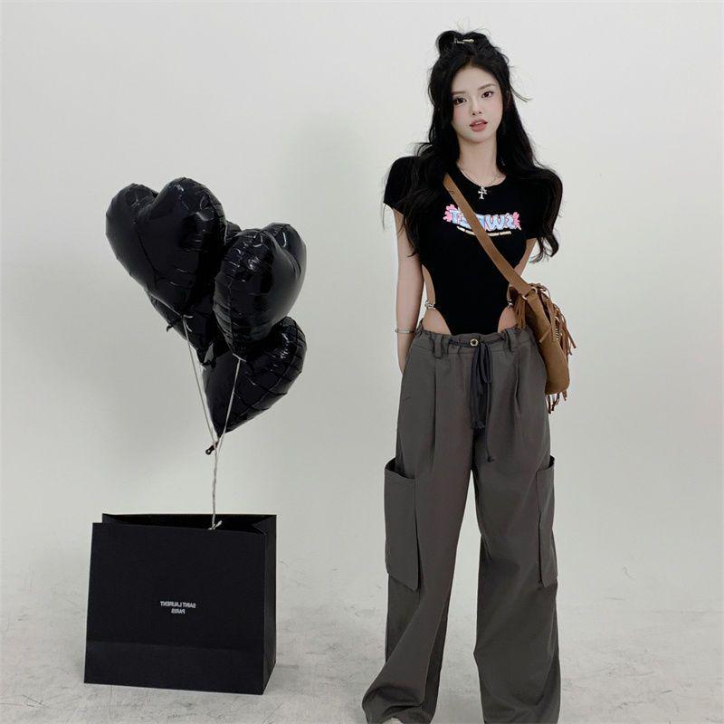 Pikantny Letni Kombinezon Crop z Łańcuchem: Modny top street-style slim z krótkim rękawem dla kobiet