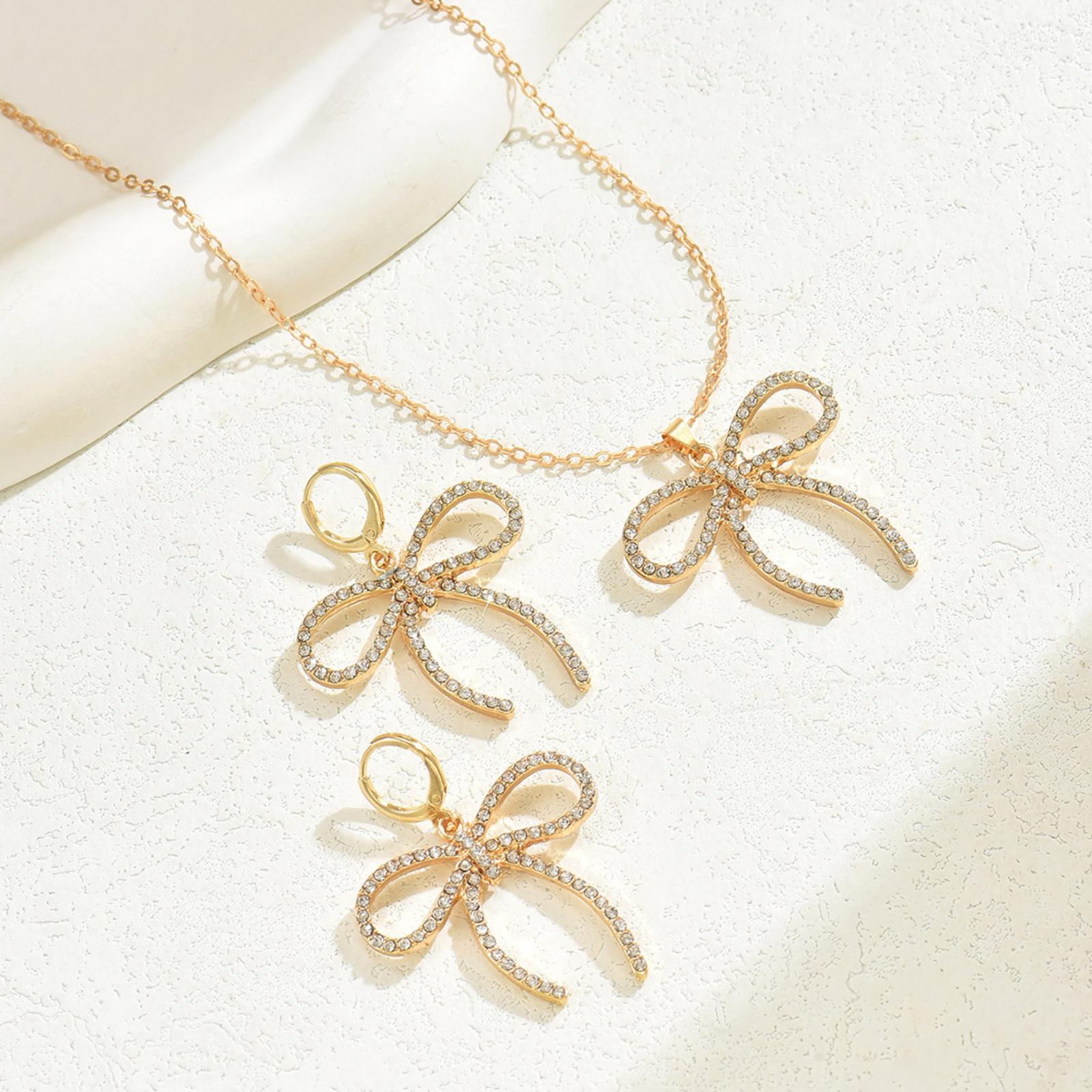 

Fashionable, Unique, Understated Luxury, , And High-end Jewelry; A Perfect Gift For A Friend. One Size