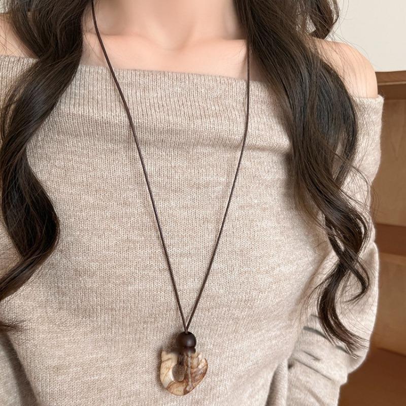 Holzharz unregelmäßiger geometrischer Anhänger Halskette Retro ethnischer Stil Schlüsselbein Kette Nischen Design Pullover Kette