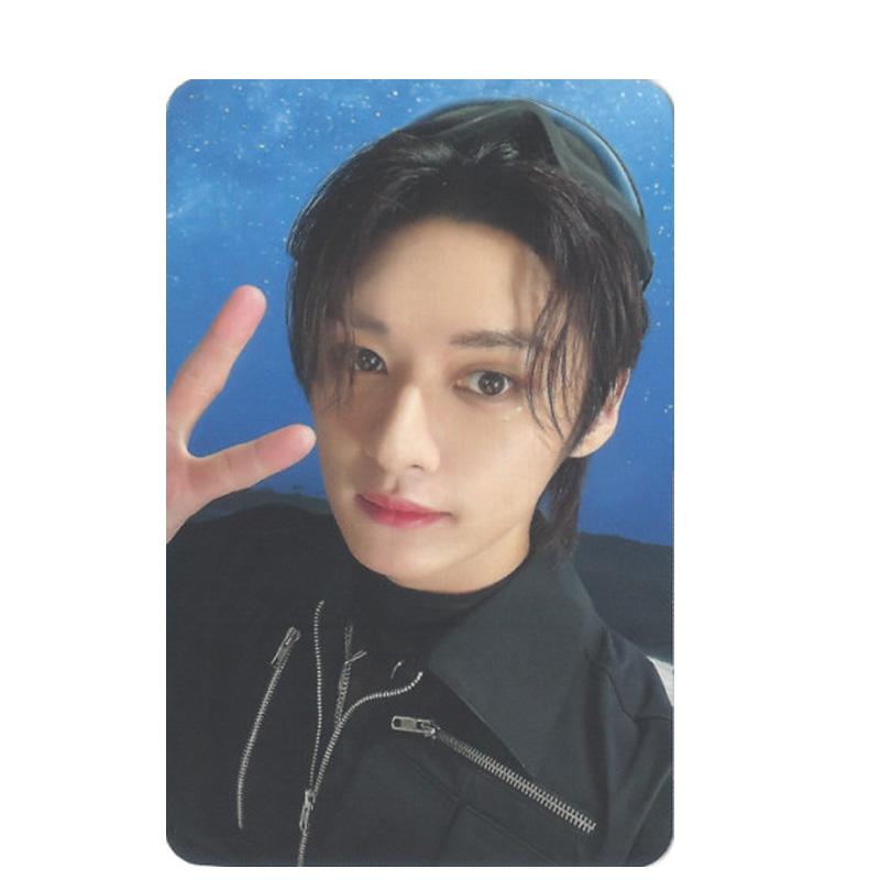 

Бездомные дети : Специальная официальная фотокарточка PILOT и неизданная фотокарточка Rockstar (Саундвейв Специальный) LEE KNOW (SOUNDWAVE A)